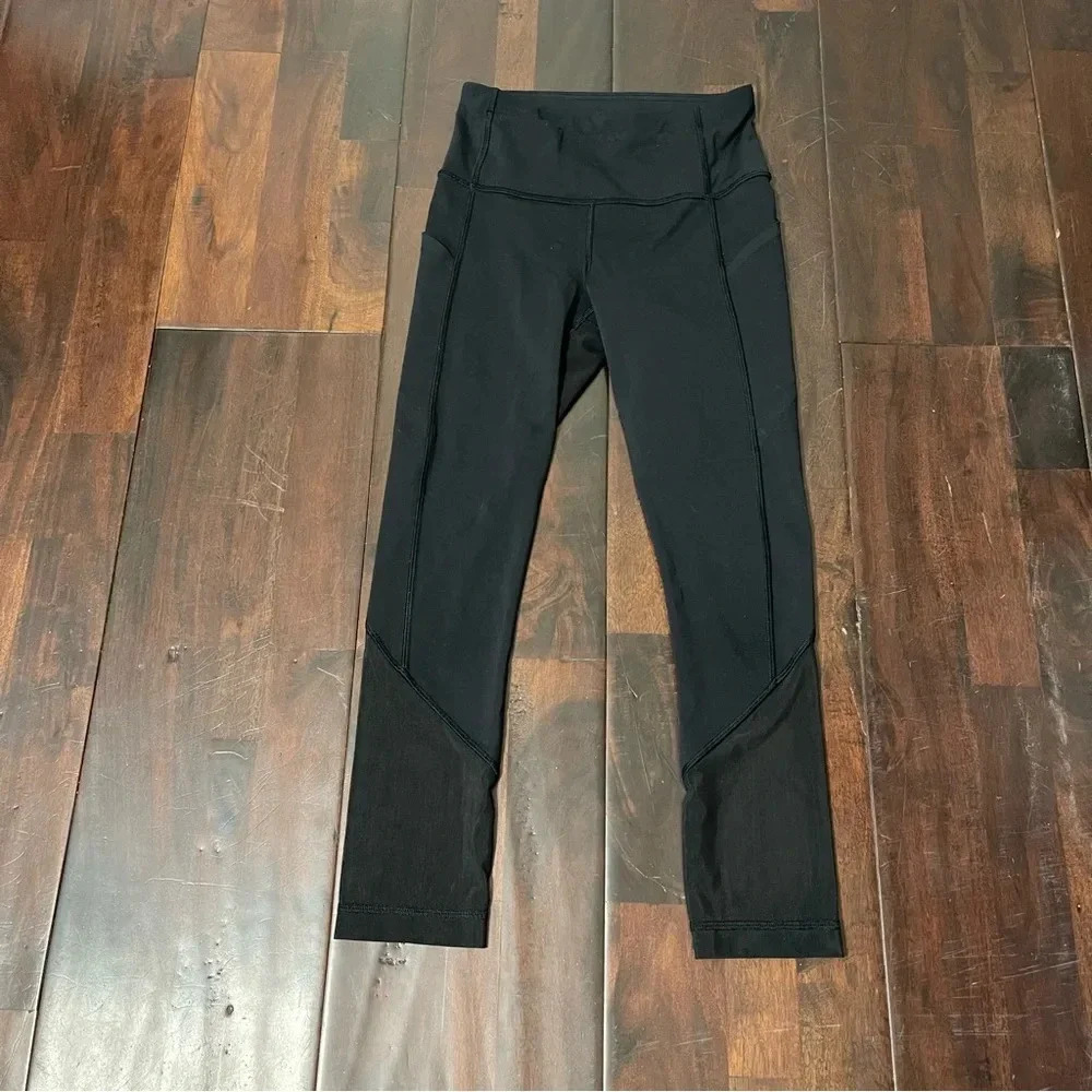 Lululemon Black Leggings Women’s Size 2 Mesh Pockets 22” Inseam Athletic